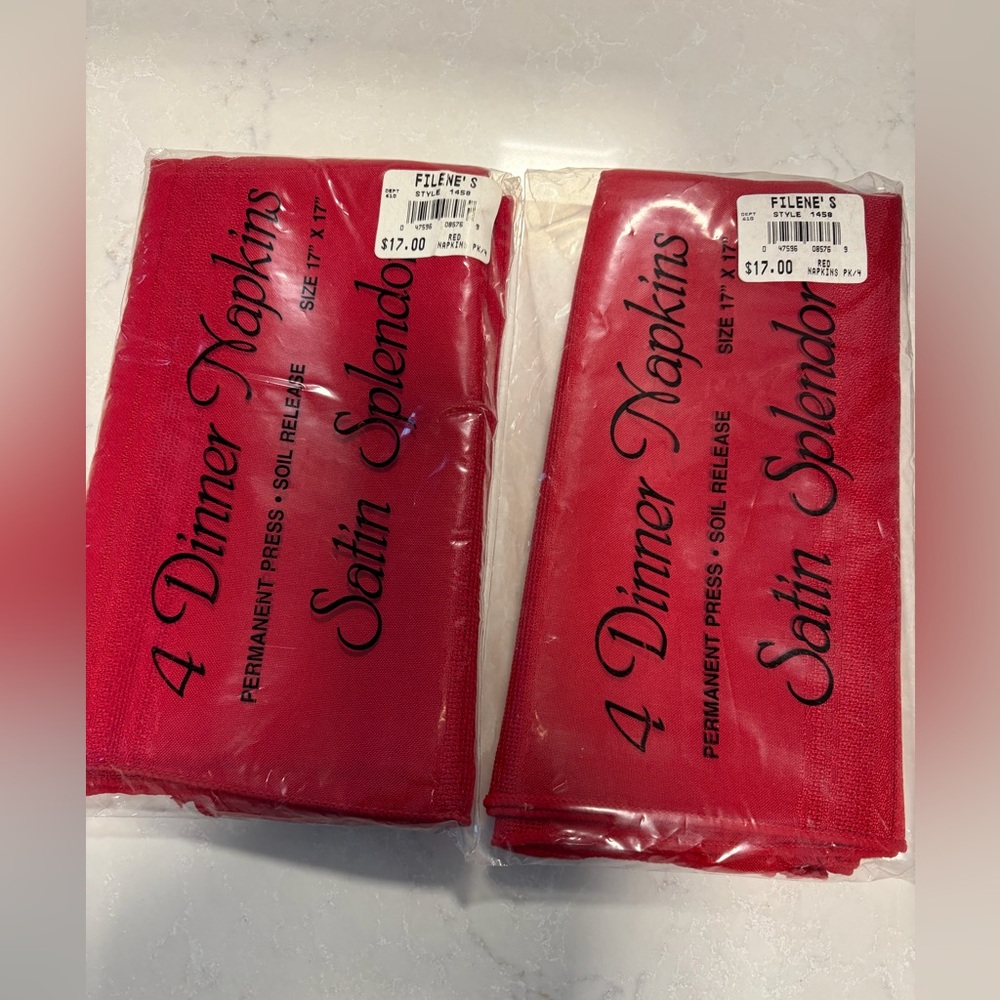 NWT Bardwil Linens red Satin Splendor dinner napkins. Perm Press/soil release
